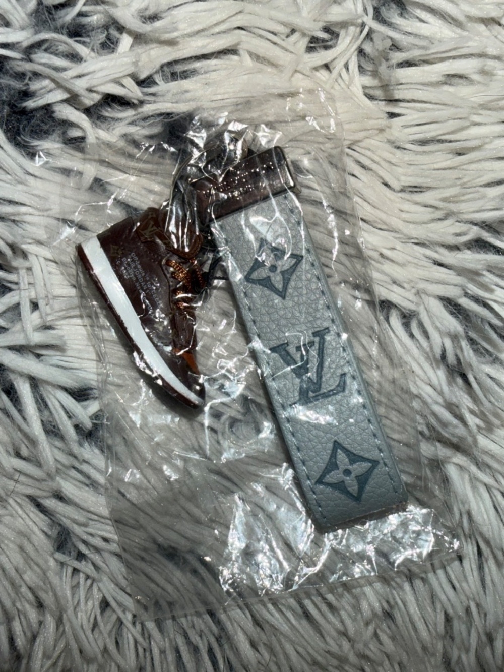 Wallets, Cardholder, & Keychain - Picture 2 of 11
